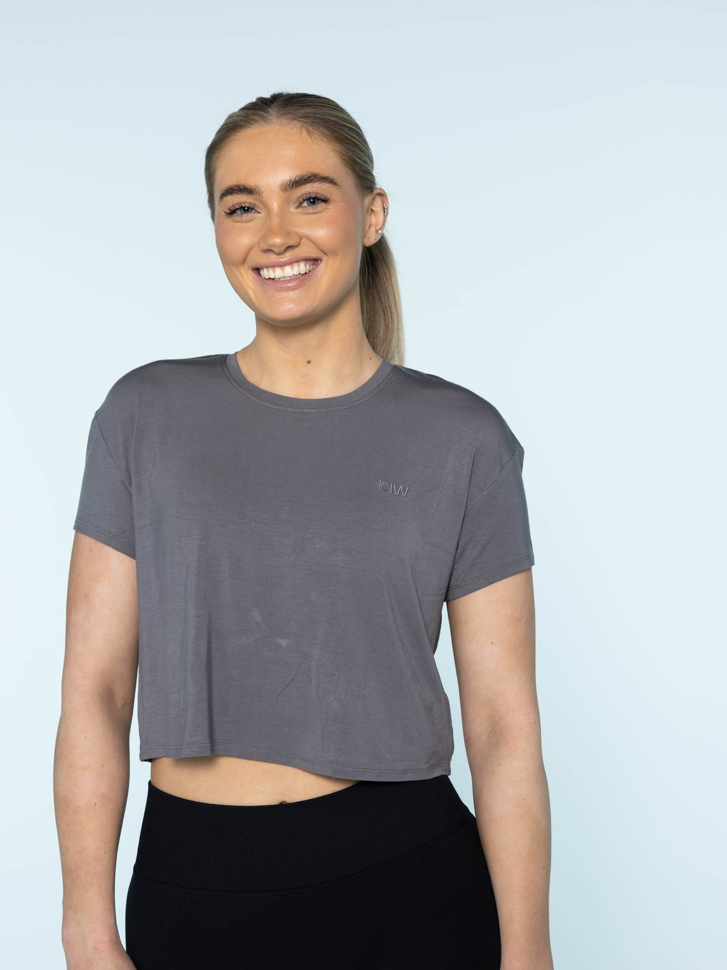 ICIW-d-everyday-cropped-t-shirt-graa
